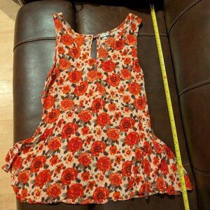 Pretty Floral Baby Doll Tank Top with Red Roses EN CREME Size S.